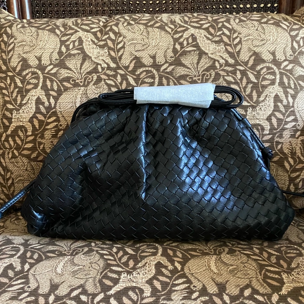 Black Woven Cloud Clip Pouch Bag